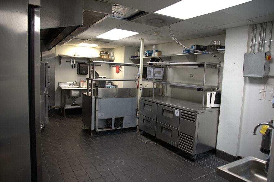 More Photos Of 320 Montgomery St, Savannah Hotel For Lease