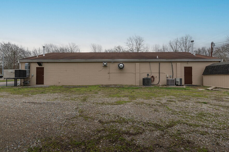 More Photos Of 749-751 Dayton Oxford Rd, Carlisle Freestanding For Lease