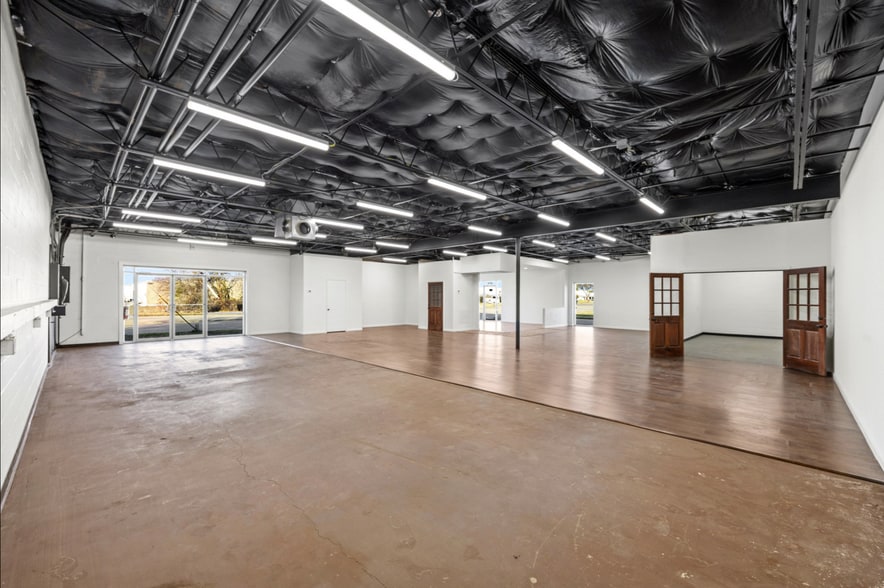 More Photos Of 1878 Royal Ln, Dallas Warehouse For Sale