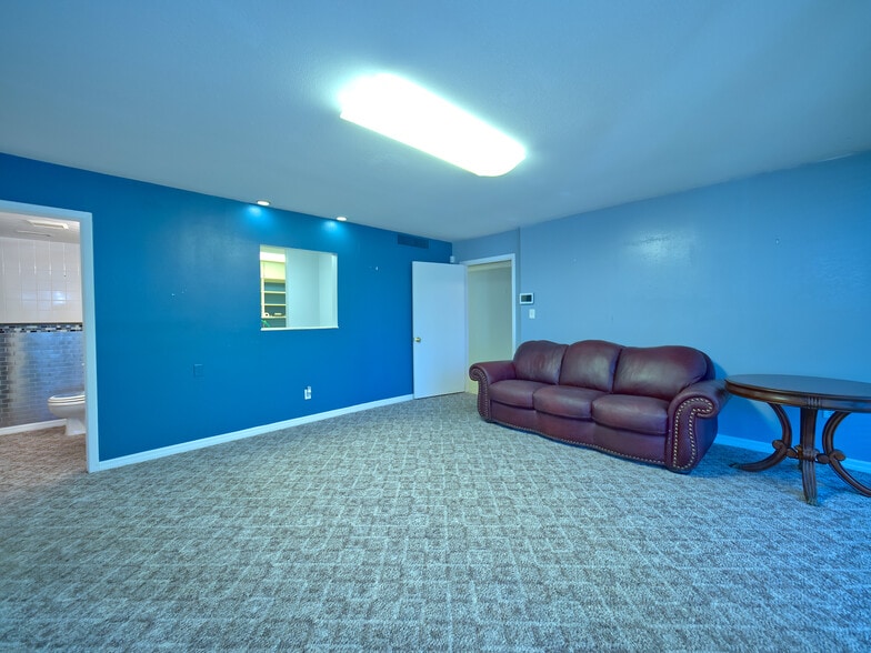 More Photos Of 629 S Broad St, Brooksville Office For Sale