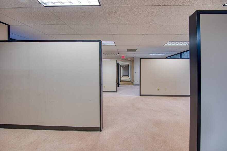 More Photos Of 1300 N Sam Houston Pky E, Houston Office Residential For Lease