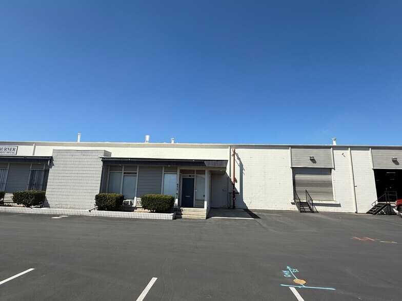 More Photos Of 943-959 Vernon Way, El Cajon Warehouse For Lease