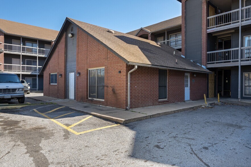 More Photos Of 1007 E Rundberg Ln, Austin Apartments For Sale