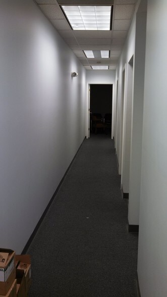 More Photos Of 1323 Shepard Dr, Sterling Showroom For Lease