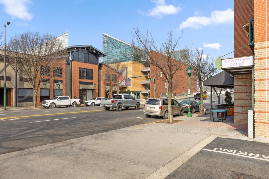 More Photos Of 100 Market St, Chattanooga Storefront For Sale
