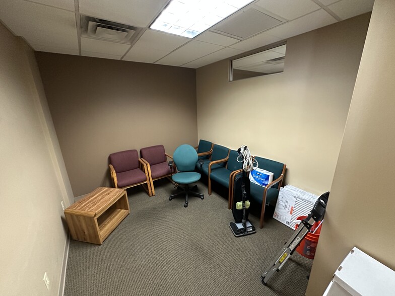 More Photos Of 5533 E Bell Rd, Scottsdale Office For Sale