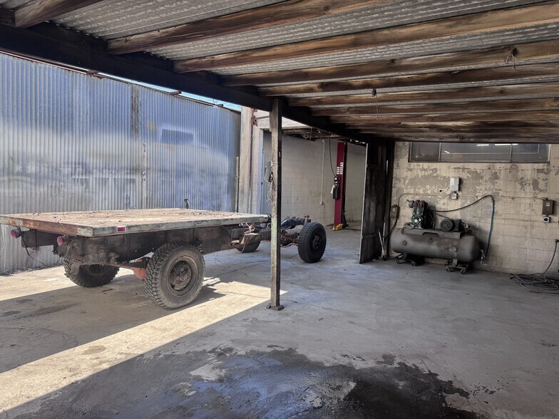 More Photos Of 225 E Redondo Beach Blvd, Gardena Industrial For Sale