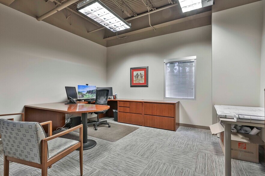 More Photos Of 1039 Sullivan Rd, Newnan Office For Lease