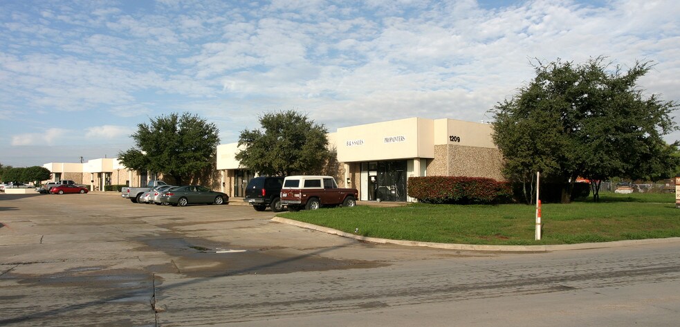 More Photos Of 1209 N Ave, Plano Research And Development For Lease