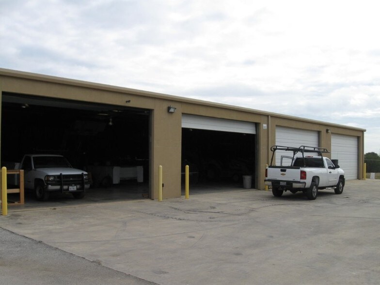 More Photos Of 1300 Universal City Blvd, Universal City Warehouse For Sale