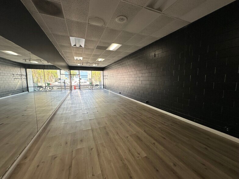 More Photos Of 5520-5530 Santa Monica Blvd, Los Angeles Freestanding For Lease