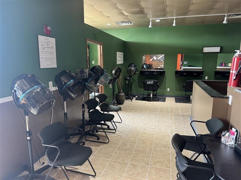 More Photos Of 1609-1619 Mall Dr, Benton Harbor Storefront For Lease