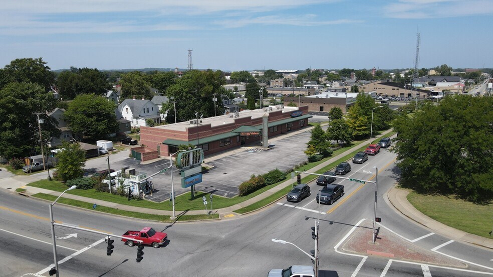 More Photos Of 1212 J R Miller Blvd, Owensboro General Retail For Lease