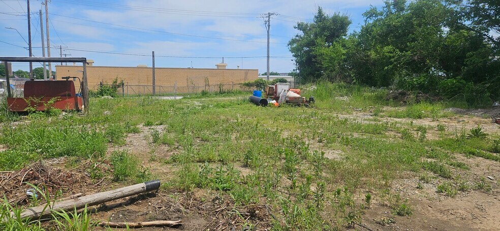 More Photos Of 800 Forest Avenue, Kansas City Land For Sale