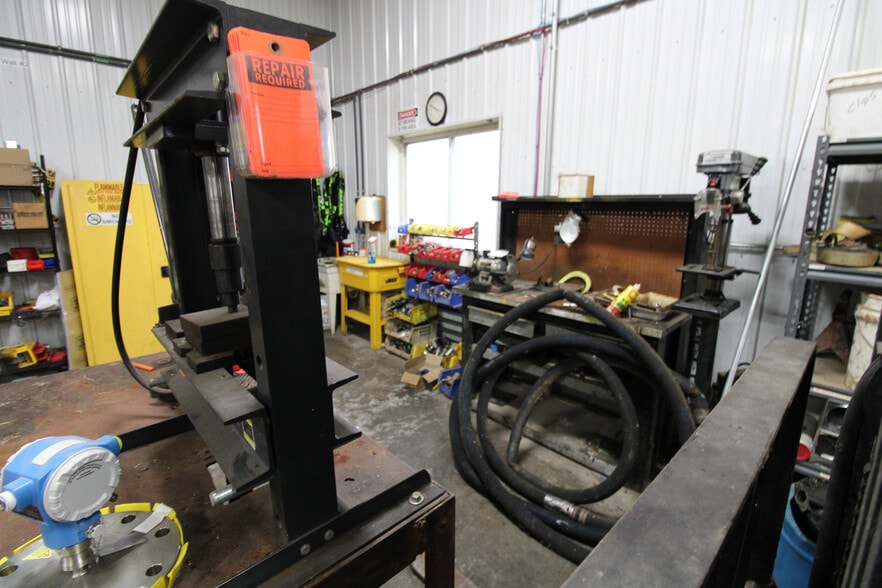 More Photos Of 5640 44th Ave S, Clinton Office For Sale