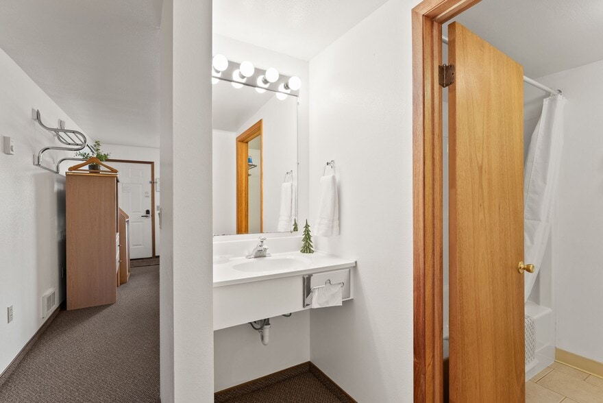 More Photos Of 8612 Washington 31 Hwy, Metaline Hotel For Sale