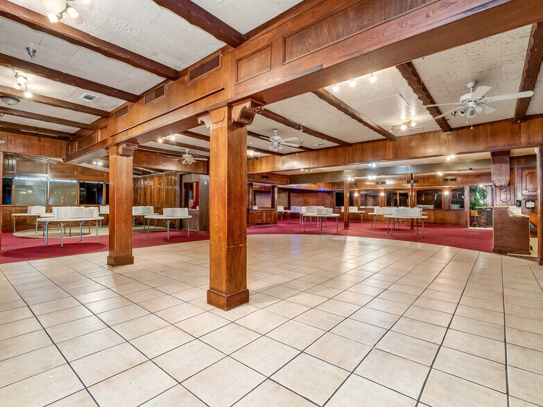 More Photos Of 2814 N Maroa Ave, Fresno General Retail For Sale