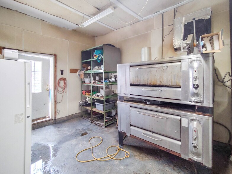 More Photos Of 445 W Maple St, Slater General Retail For Sale