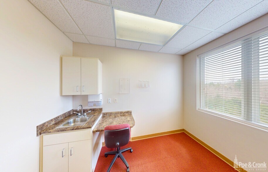 More Photos Of 825 Davis St, Blacksburg Medical For Lease