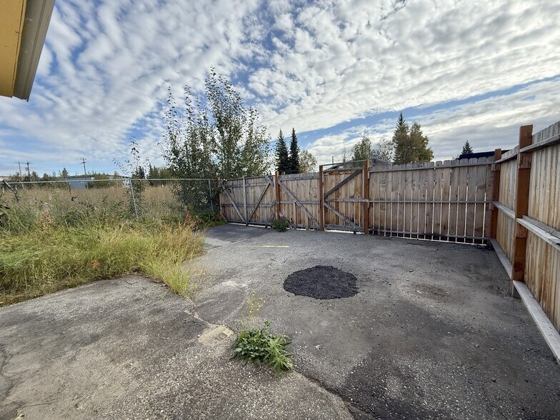 More Photos Of 550 3rd St, Fairbanks Flex For Lease