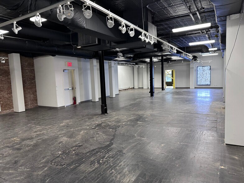 More Photos Of 470 Broadway, New York Storefront For Sale