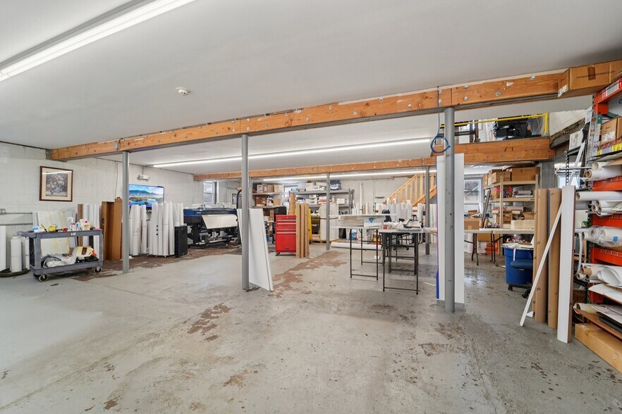 More Photos Of 593-595 New York Ave, Lyndhurst Light Manufacturing For Lease