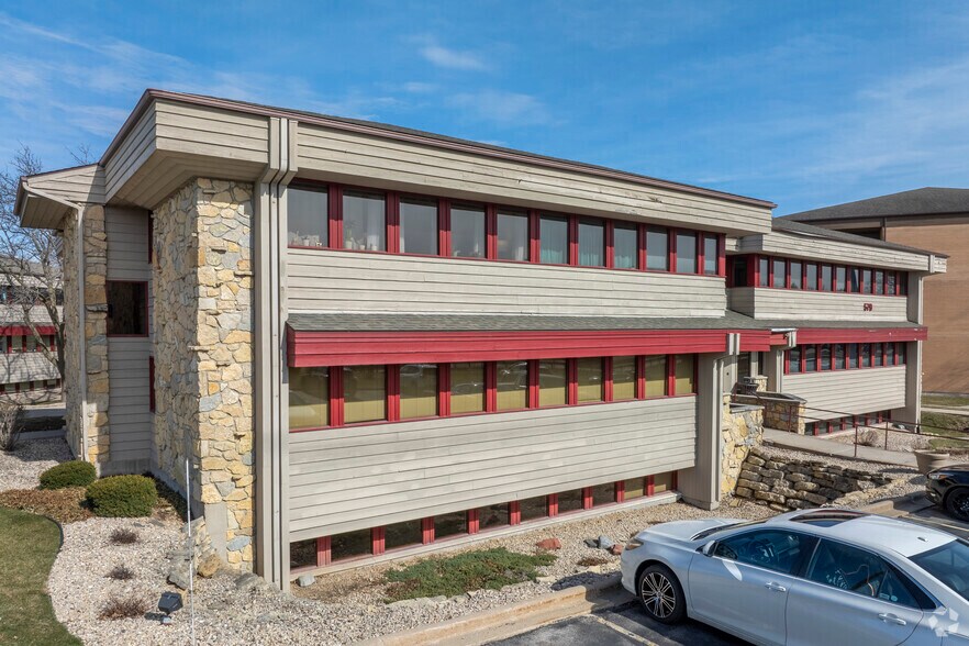 More Photos Of 1 Point Pl, Madison Unknown For Lease