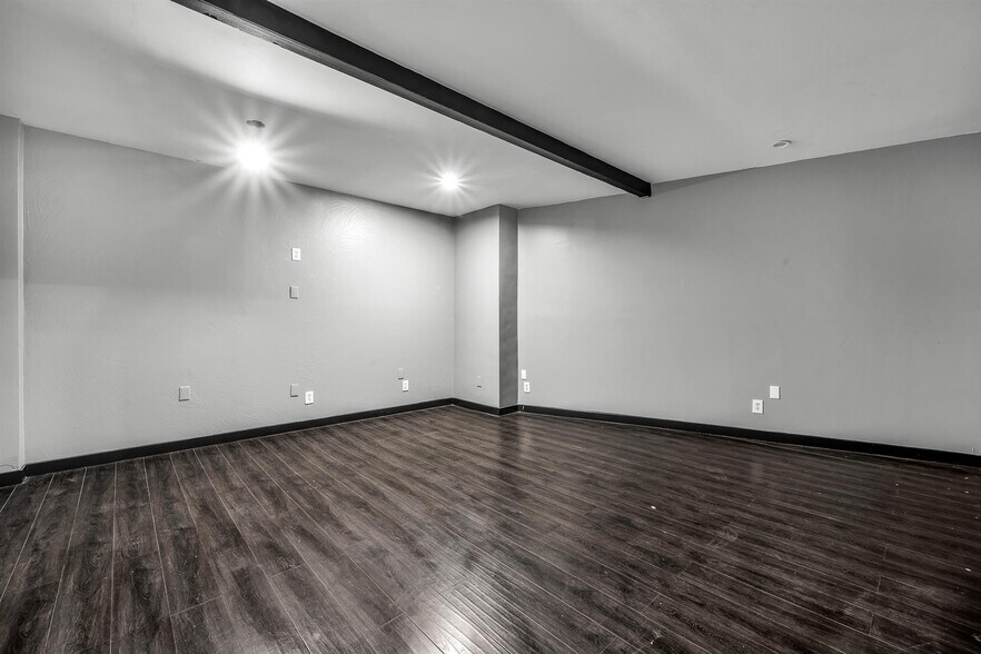 More Photos Of 5727 W Adams Blvd, Los Angeles Warehouse For Sale