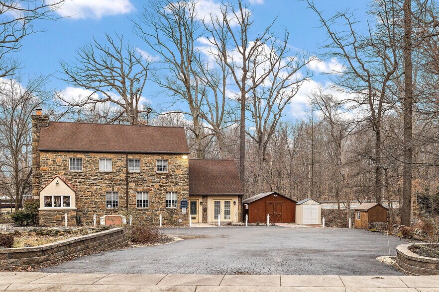 More Photos Of 112 Capitol Trl, Newark Medical For Sale