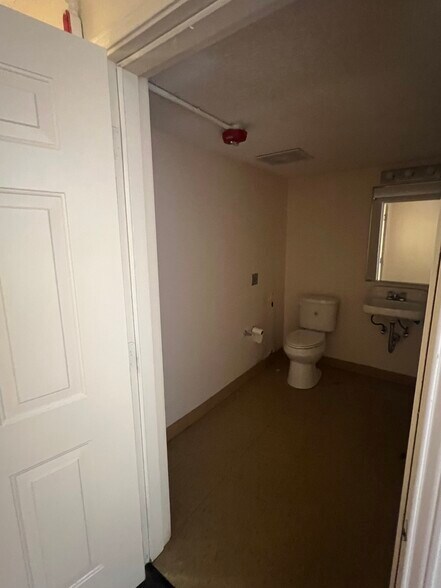 More Photos Of 127 S Sixth St, Warner Robins Apartments For Sale