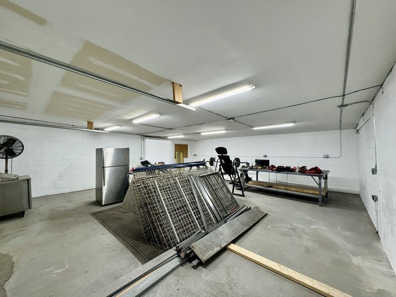 More Photos Of 2833 Western Ave, Knoxville Freestanding For Sale