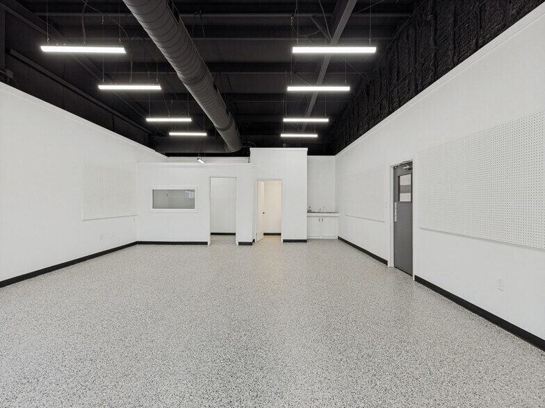 More Photos Of 18918 Tomball Pky, Houston Storefront Retail Office For Lease