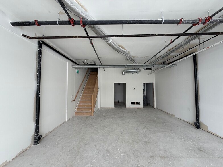 More Photos Of 220 Dissette St, Bradford West Gwillimbury Apartments For Lease