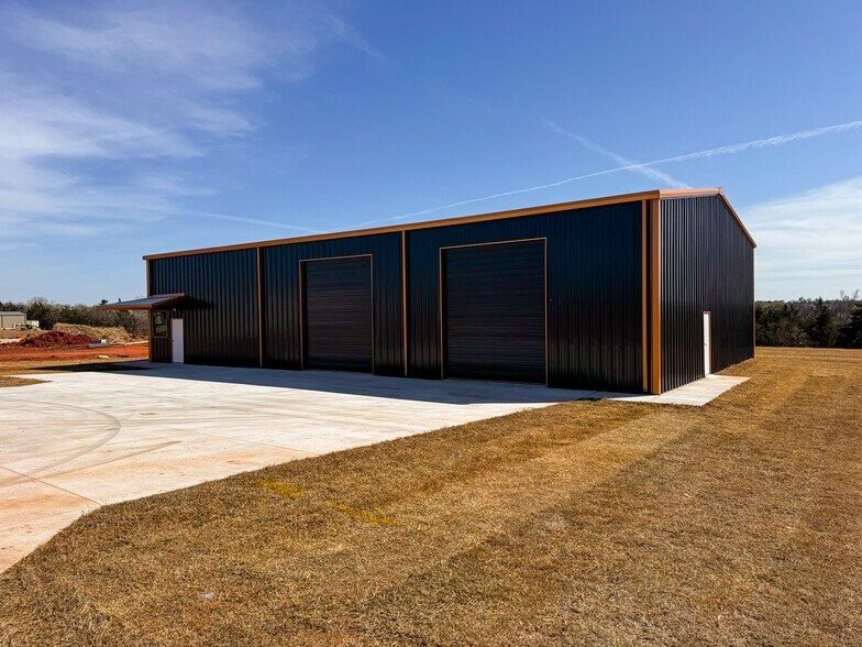 More Photos Of 551 Koloa Ave, Edmond Warehouse For Sale