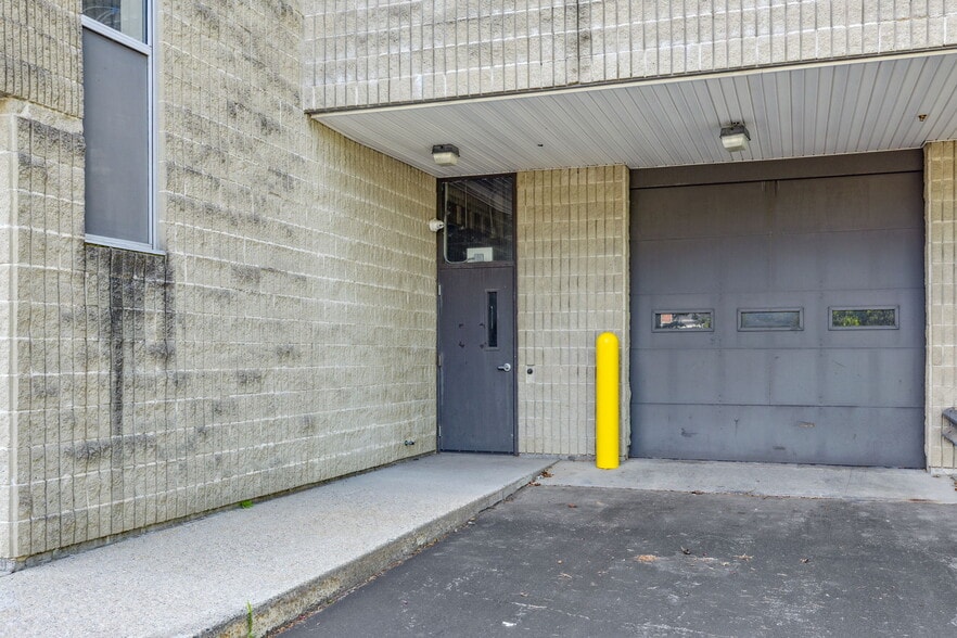 More Photos Of 175 Amherst St, Nashua Freestanding For Lease