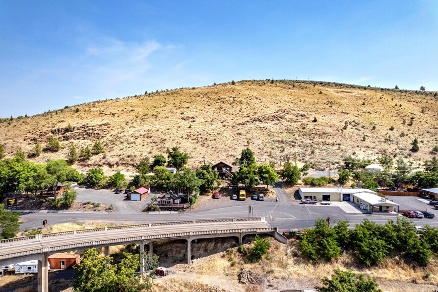 More Photos Of 210 Hartman Ave, Maupin Hotel For Sale