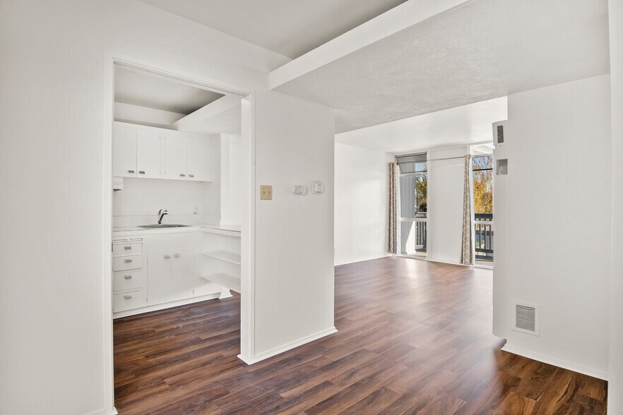 More Photos Of 1775 Marco Polo Way, Burlingame Apartments For Sale