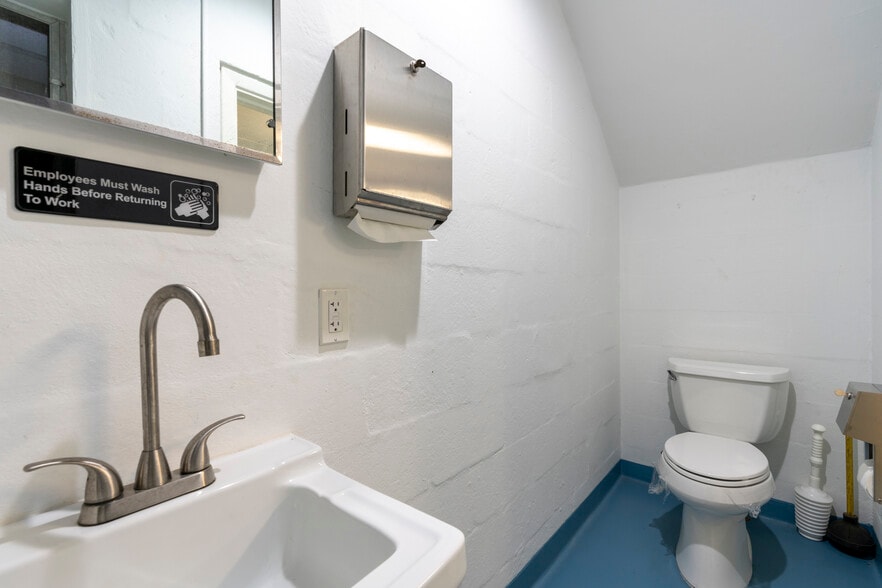 More Photos Of 218 S F St, Lake Worth Warehouse For Sale