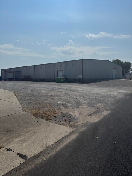 Primary Photo Of 300 Matthews Ln, Sikeston Flex For Lease