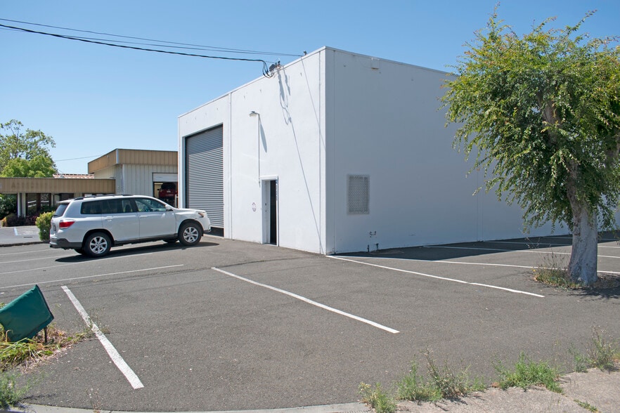 More Photos Of 2111 Bluebell Dr, Santa Rosa Service For Sale