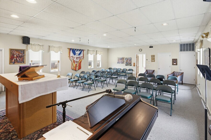 More Photos Of 346 Old New Windsor Pike, Westminster Flex For Sale