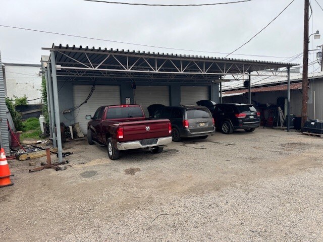 More Photos Of 412 E Spring St, Palestine Auto Dealership For Sale