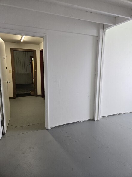 More Photos Of 5020 S Colorado Ave, Seattle Warehouse For Sale