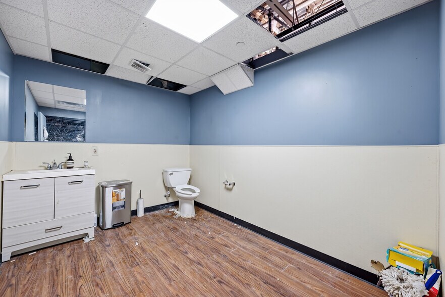 More Photos Of 145-555 Hamilton St, Allentown Showroom For Lease
