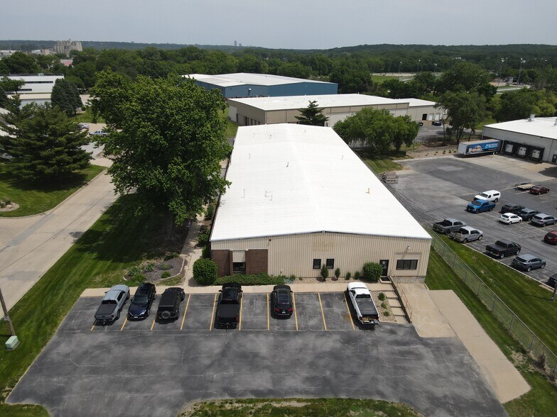 More Photos Of 1832 Industrial Cir, West Des Moines Warehouse For Lease