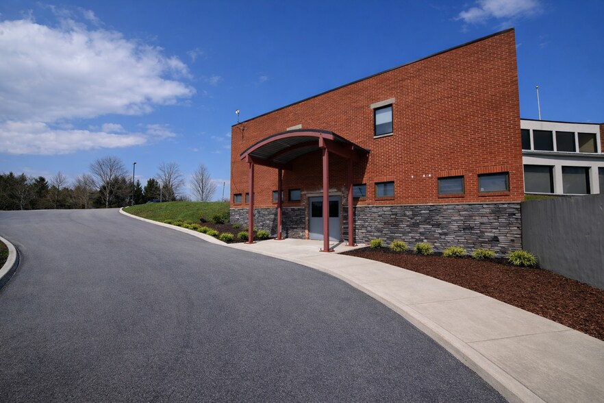 Primary Photo Of 600 Vale park Rd, Valparaiso Office For Lease