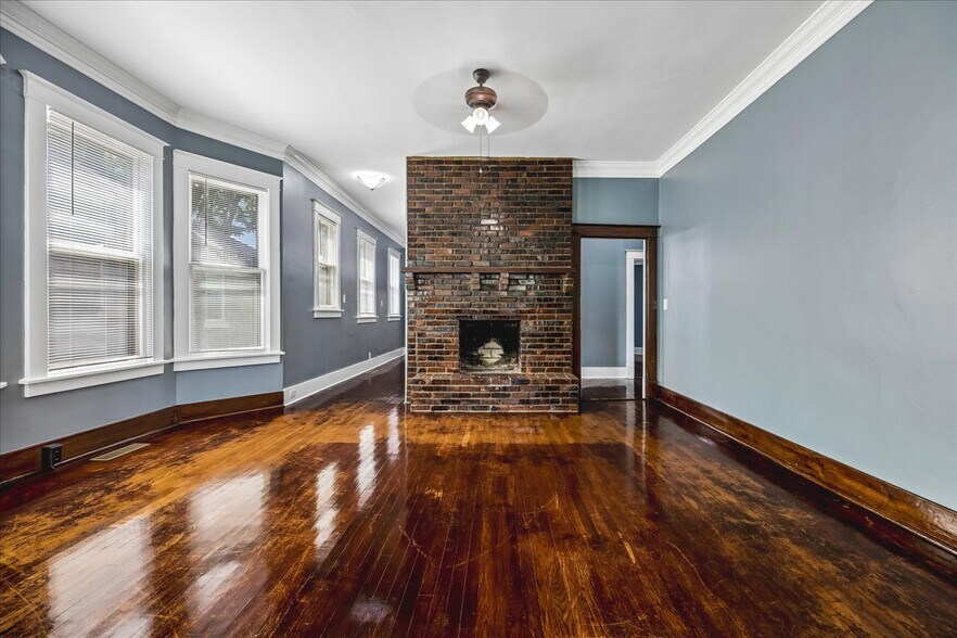 More Photos Of 2151 Monroe Ave, Memphis Office Residential For Sale