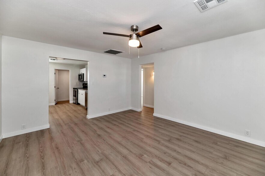 More Photos Of 312 E Kinderman Dr, Avondale Apartments For Sale
