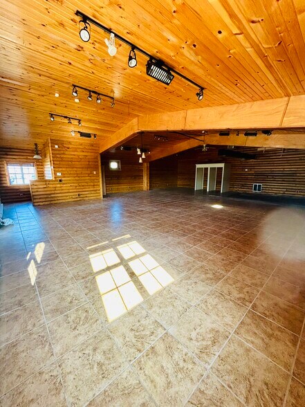 More Photos Of 3805 S Limit Ave, Sedalia General Retail For Lease