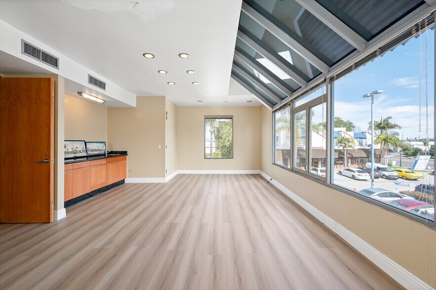 More Photos Of 2715 W 1st St, Santa Ana Unknown For Lease